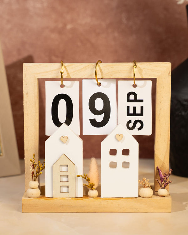 Cottage Desk Calendar